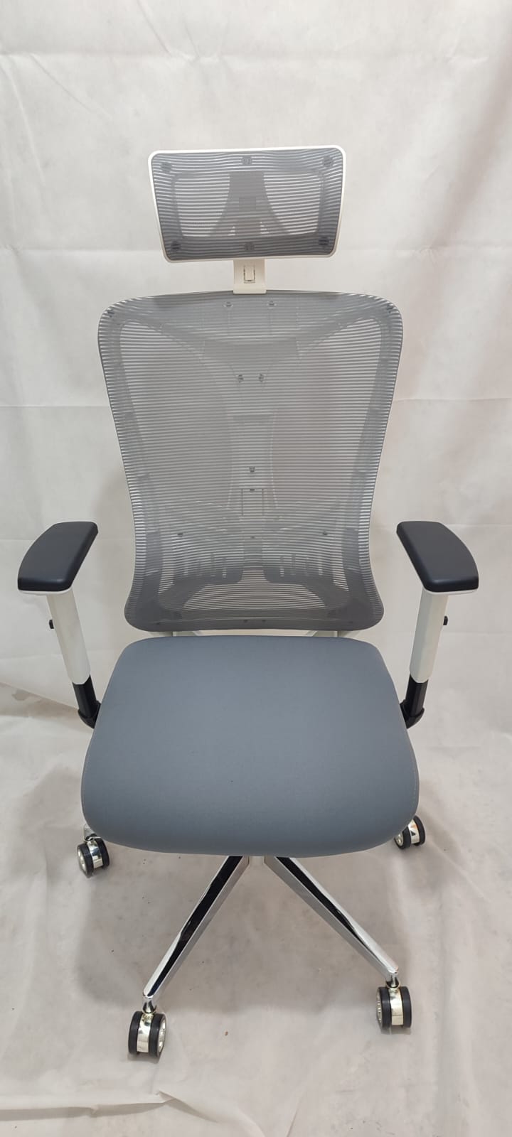 أثاث مكتبي 2025-01-20_13-46-36_580931.jpg