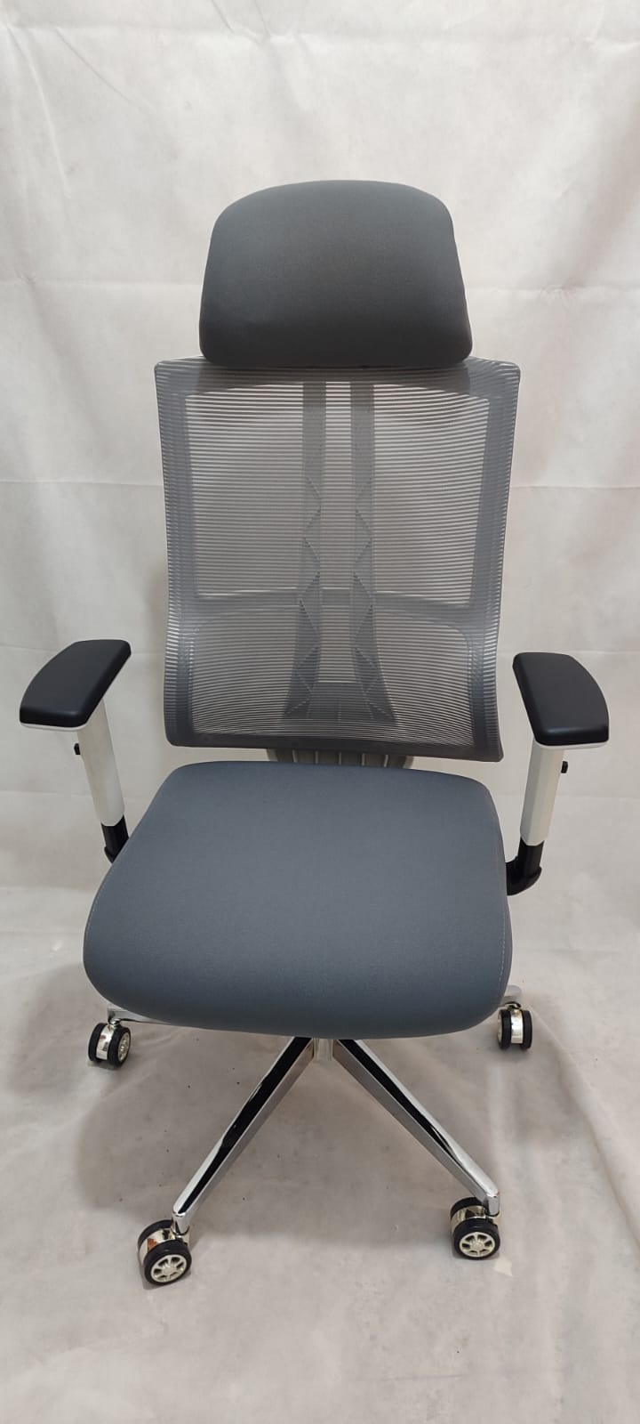 أثاث مكتبي 2025-01-20_13-46-43_781943.jpg