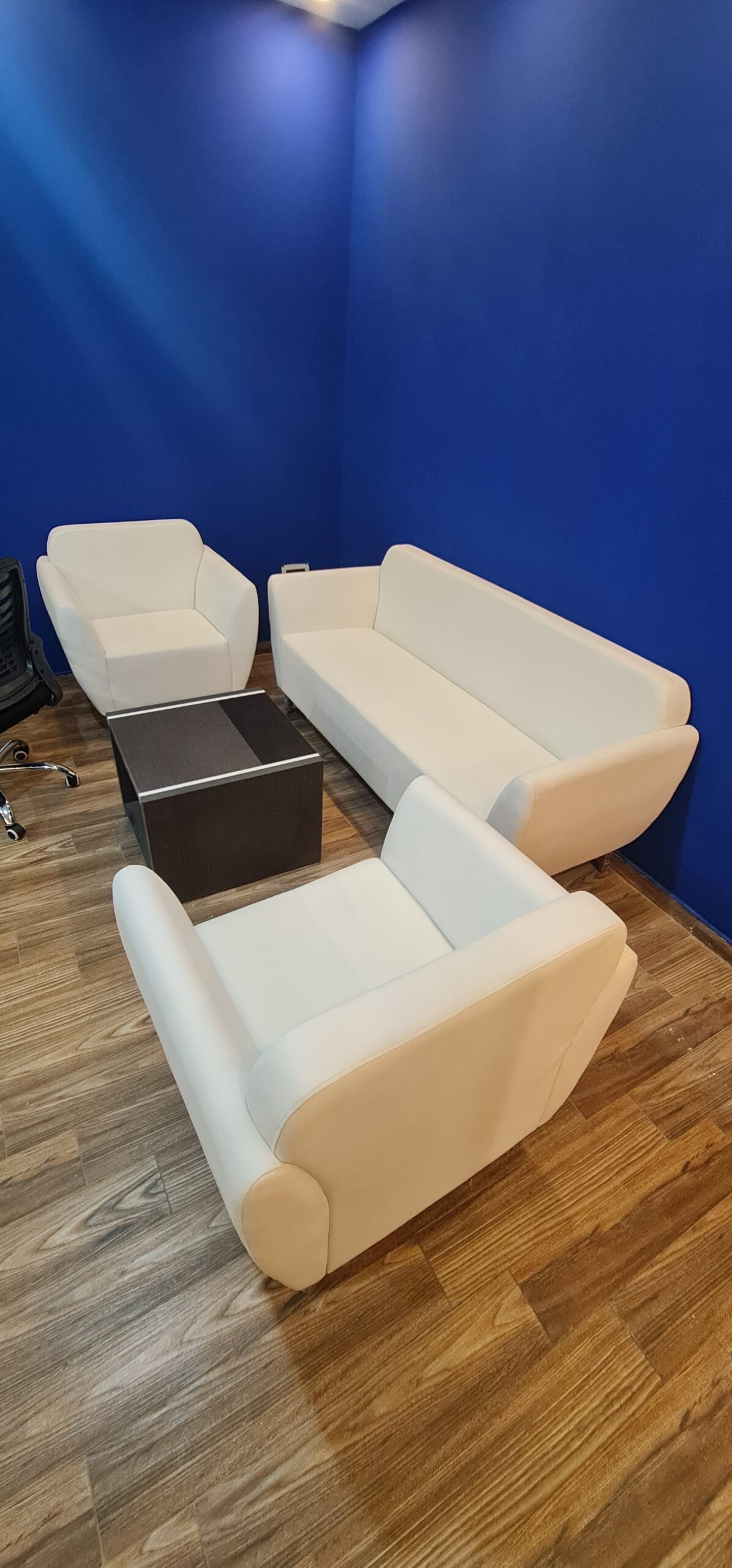 أثاث مكتبي 2025-01-21_10-00-15_910238.jpg