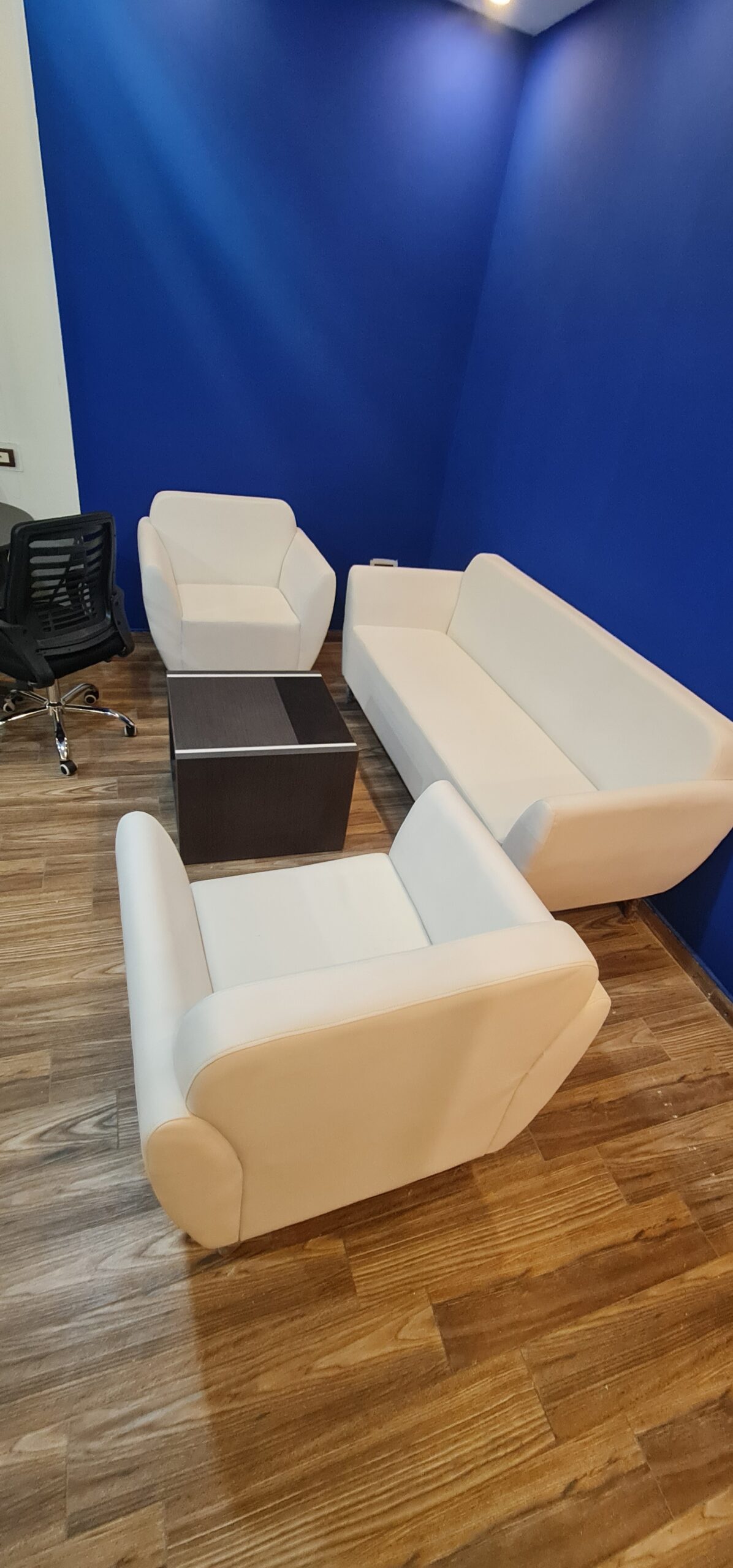 أثاث مكتبي 2025-01-21_10-01-01_544249.jpg